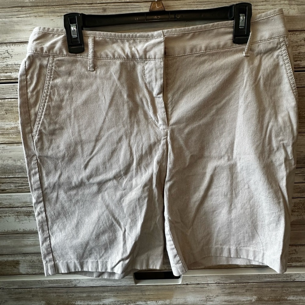 🤎 Talbots Tan Cream Pinstripe Bermuda Shorts Size 10 Stretch Cotton
